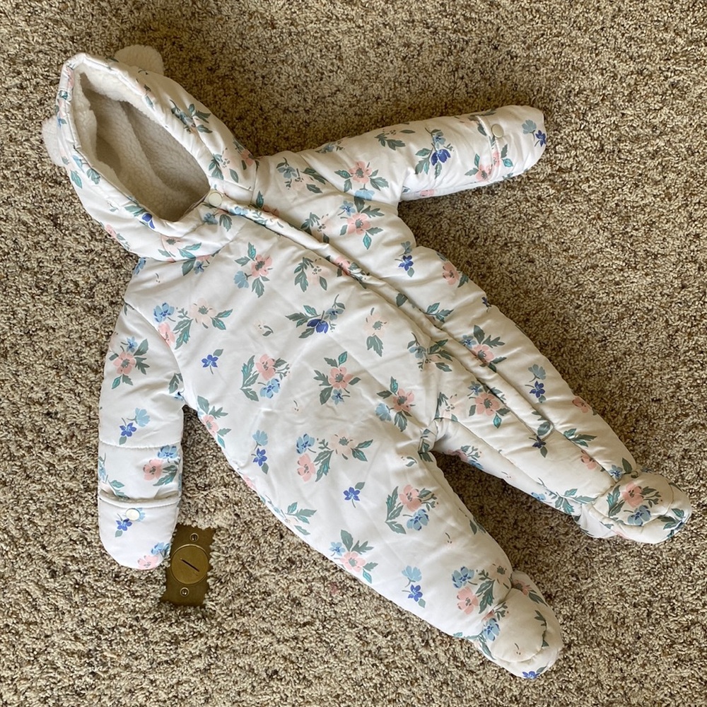 • Carters Hooded Pram •